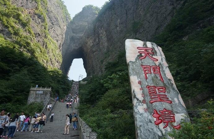 张家界天门山景区 天门山玻璃栈道 天门山在哪