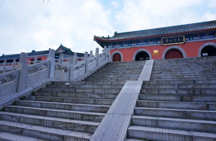 张家界天门山景区 天门山玻璃栈道 天门山在哪