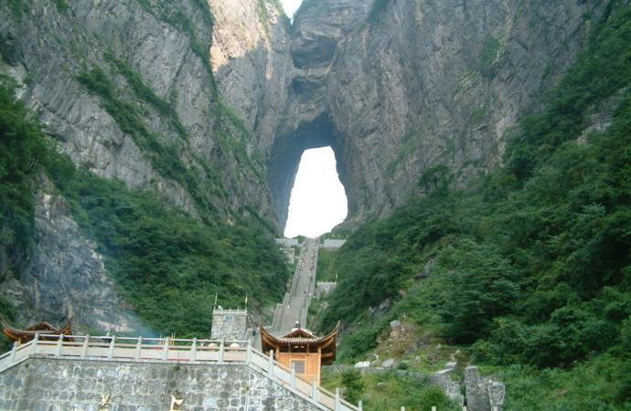 张家界天门山景区 天门山玻璃栈道 天门山在哪